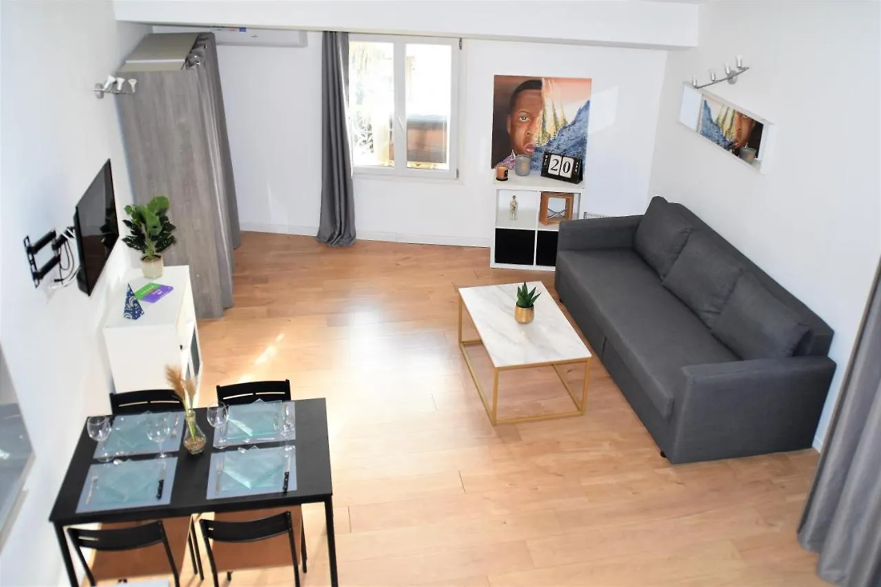 Grand Studio-Mezzanine-Centre Cannes contacts